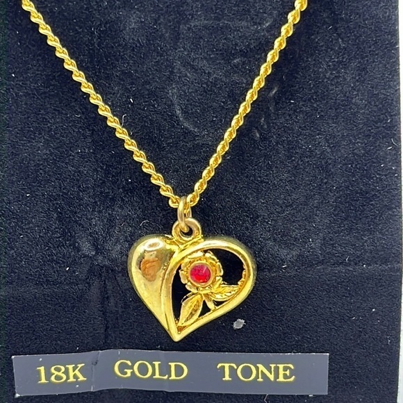 Red Crystal Stone Flower Heart Pendant Necklace 18K Gold Tone 18” Chain ❤️🌸 - Picture 3 of 9